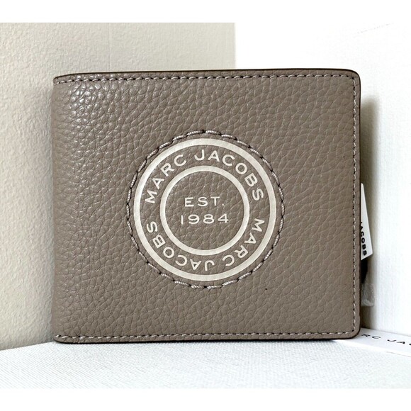 Marc Jacobs Handbags - New Marc Jacobs Men's Bifold Wallet Greige Pebble Leather